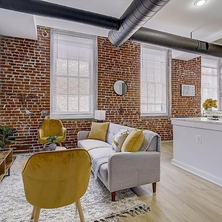 Frontdesk I Carriage Wheel Lofts Apts Philadelphia Apartman Kültér fotó