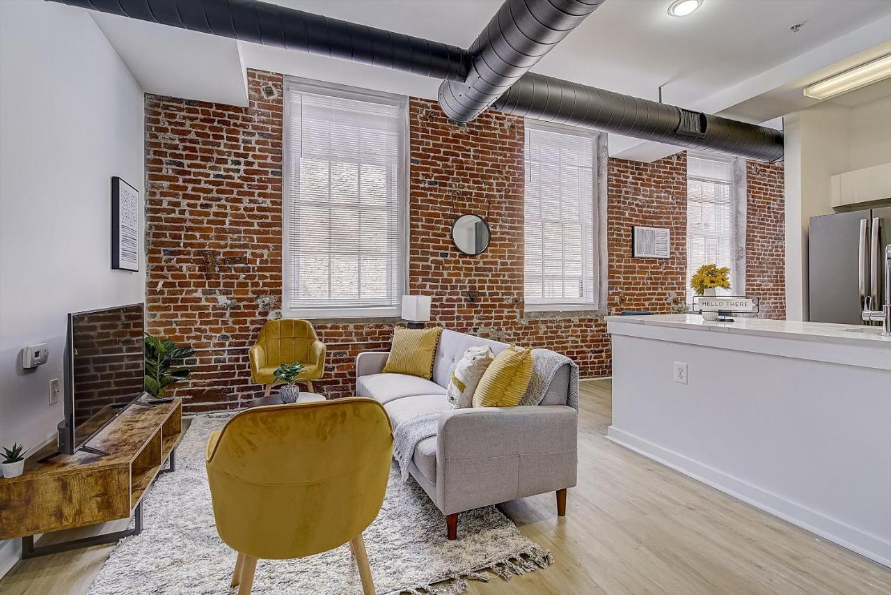 Frontdesk I Carriage Wheel Lofts Apts Philadelphia Apartman Kültér fotó