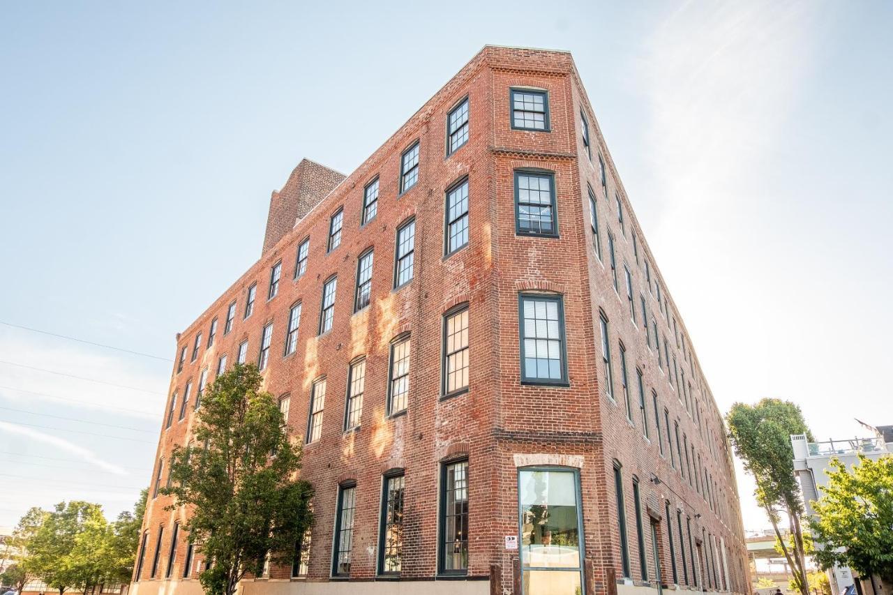 Frontdesk I Carriage Wheel Lofts Apts Philadelphia Apartman Kültér fotó